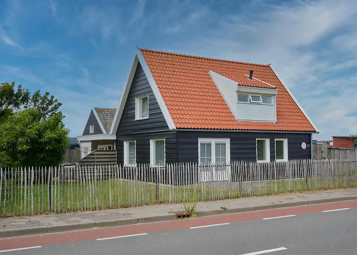 Strandvilla Roots